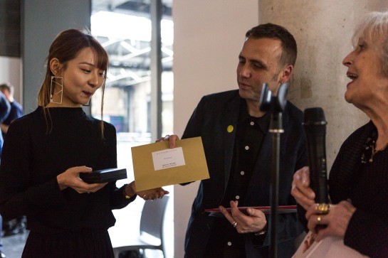Danqi Zhao receiving the award from Margarita Wood