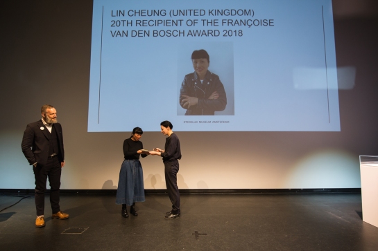 Lin Cheung receiving the Françoise van den Bosch Award for contemporary jewellery